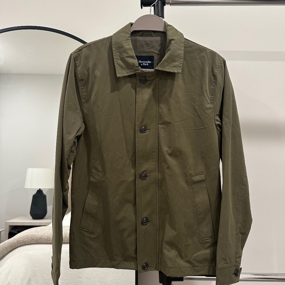 Abercrombie & Fitch Wind and Water Resistant Jacket Olive Green in Small